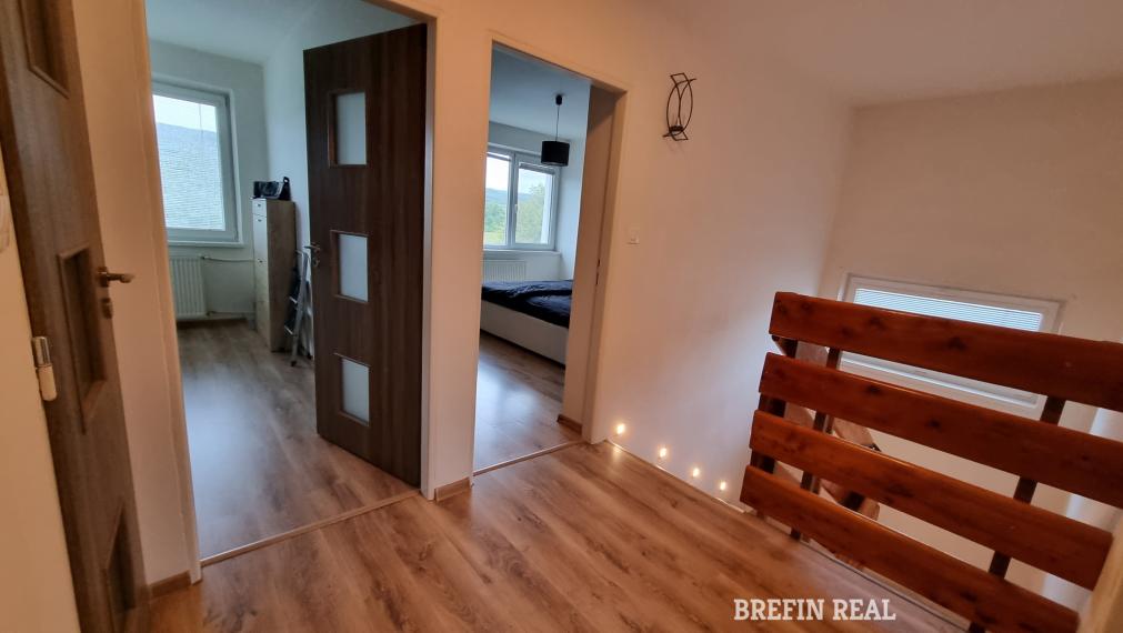 Ideálne spojenie PRIESTOR, KOMFORT, SÚKROMIE - 6-izb. RD vo Vajnoroch | bazén | garáž | 232 m²