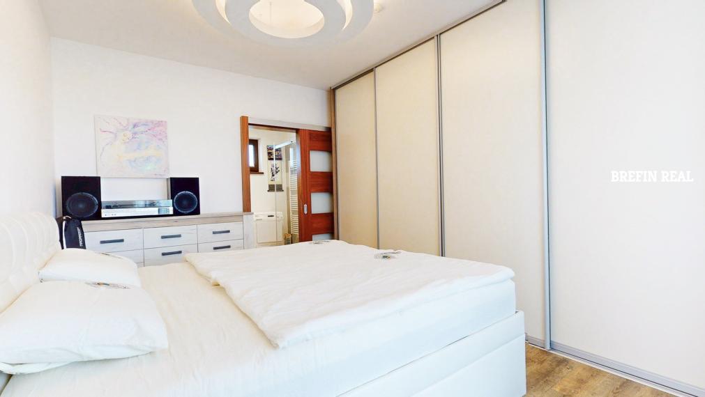 NADŠTANDARTNÝ a MODERNÝ 188 m2, 5-izbový DOM