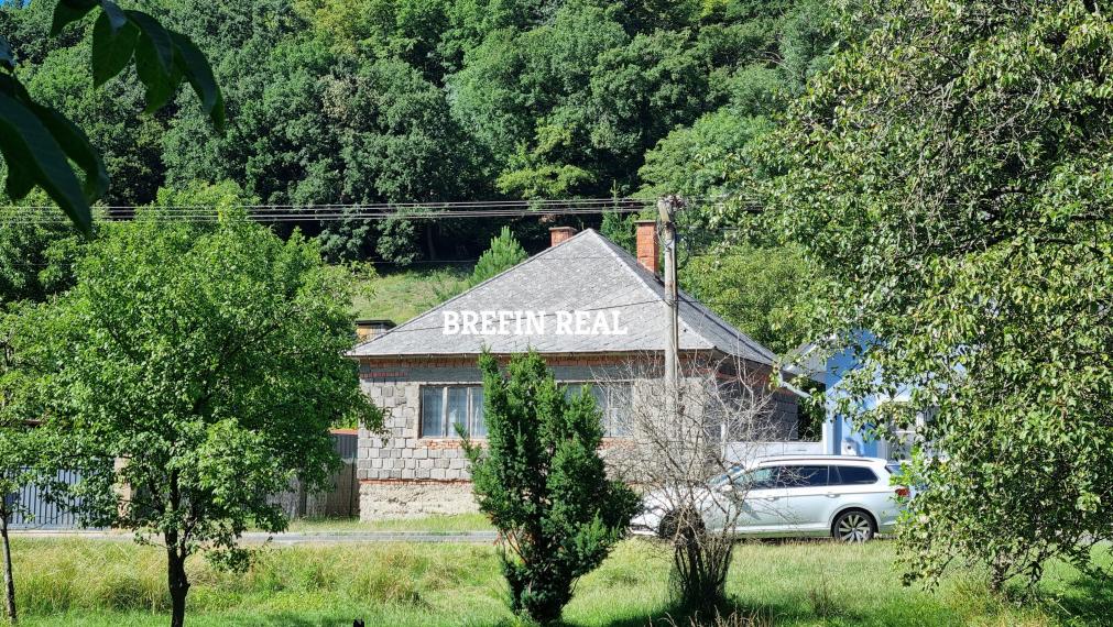 VEĽKÝ 1020 m² POZEMOK POD LESOM V BORINKE – POKOJ, PRÍRODA A POTENCIÁL