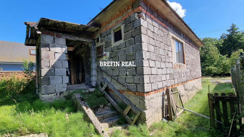 VEĽKÝ 1020 m² POZEMOK POD LESOM V BORINKE – POKOJ, PRÍRODA A POTENCIÁL