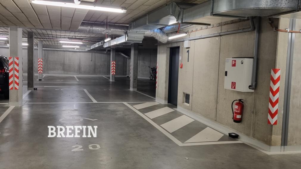 ŠIROKÉ  garážové státie pri výťahu,18 m2-SLNEČNICE UNIQ
