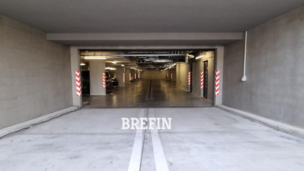 ŠIROKÉ  garážové státie pri výťahu,18 m2-SLNEČNICE UNIQ