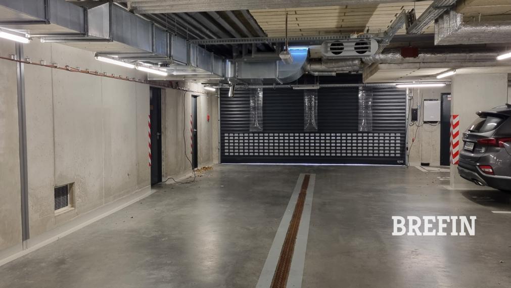 ŠIROKÉ  garážové státie pri výťahu,18 m2-SLNEČNICE UNIQ