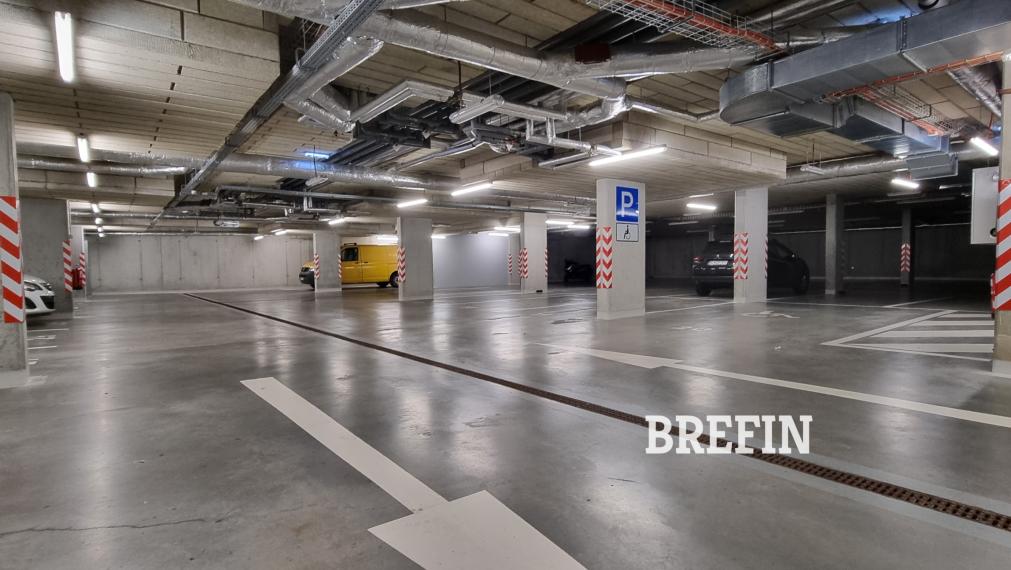 ŠIROKÉ  garážové státie pri výťahu,18 m2-SLNEČNICE UNIQ