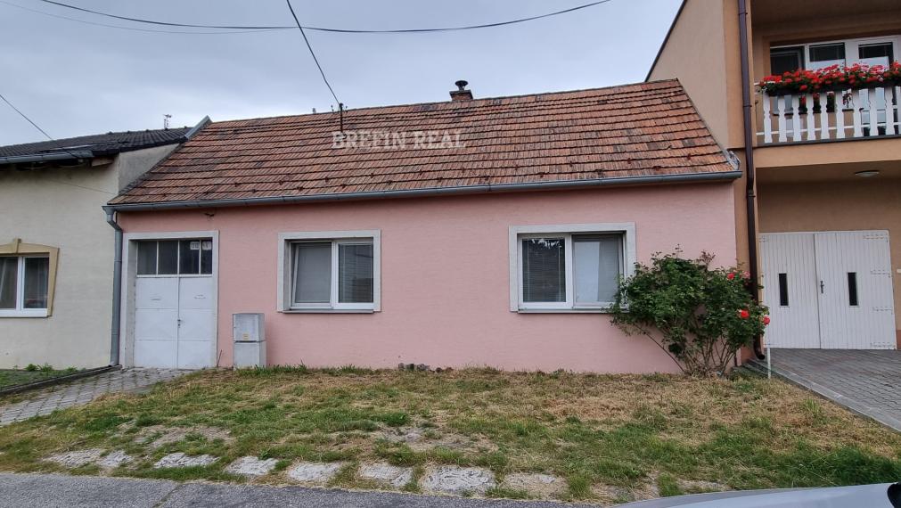 3-izbový rodinný dom s garážou a pozemkom 703 m² – Stupava
