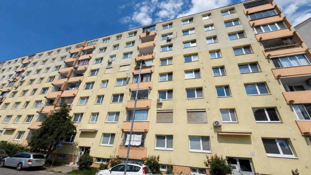 Svetlý 2-izbový byt s garážou