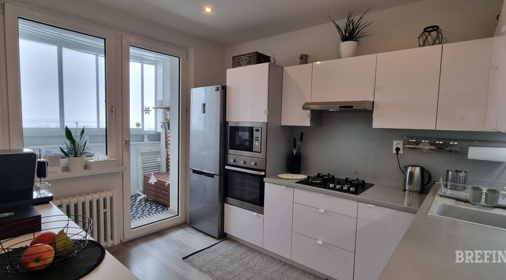 Moderný 3-izbový byt s klimatizáciou a zasklenou loggiou, 13/13 – Smolenická, Petržalka