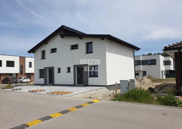 4.i.byt v RD v ŠTANDARDE, skolaudovaný, KL + spotrebiče v cene