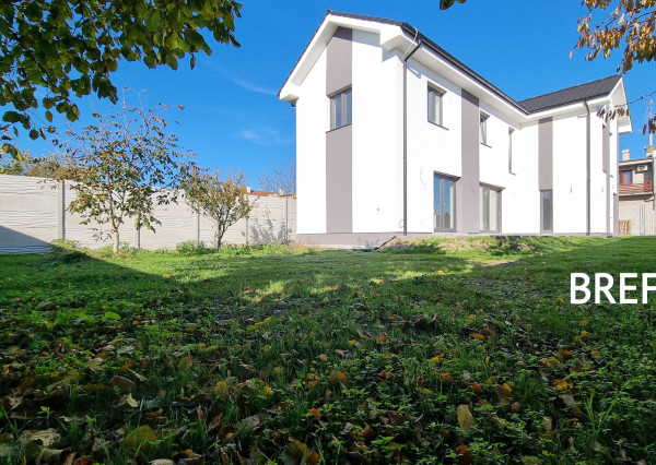 5i RD-170 m2,, 2 x kuchyňa, 2 x kúpeľňa, 3 x WC, 2 x sklad, 3 x parkovisko, pozemok 483 m2