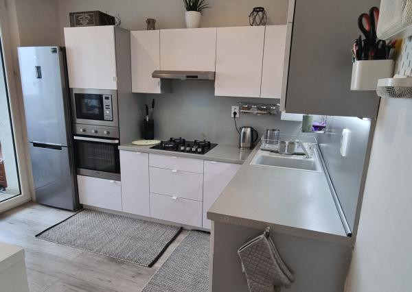 Moderný 3-izb. byt, klimatizácia, zasklená loggia – Smolenická, Petržalka