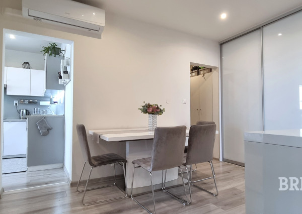 Moderný 3-izb. byt, klimatizácia, zasklená loggia – Smolenická, Petržalka