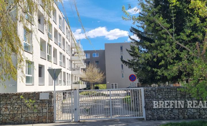 VEĽKÝ, MODERNÝ 3.i. BYT s parkovacím miestom, centrum Stupavy, Bezrucova 21/A-Avana