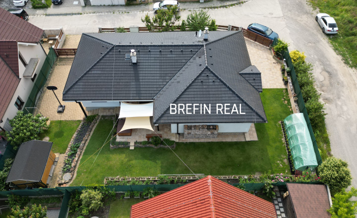 5-izbový bungalov s tromi kúpeľňami a pozemkom 769 m²
