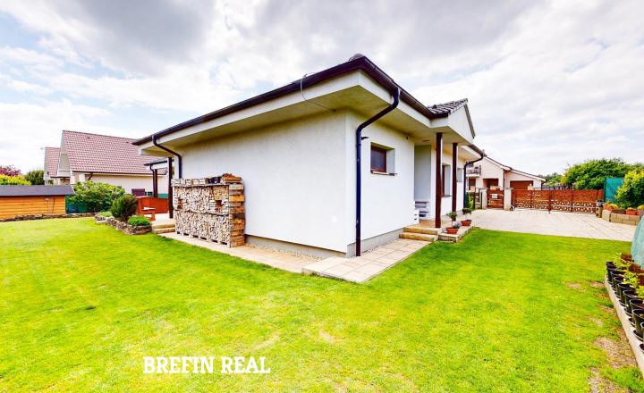 5-izbový bungalov s tromi kúpeľňami a pozemkom 769 m² - fotografia 6