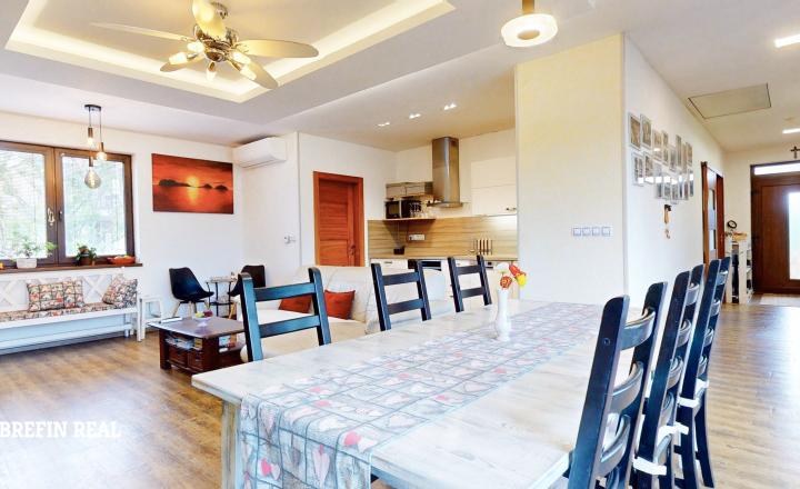 5-izbový bungalov s tromi kúpeľňami a pozemkom 769 m² - fotografia 10