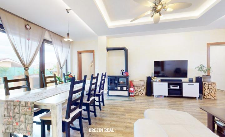 5-izbový bungalov s tromi kúpeľňami a pozemkom 769 m² - fotografia 11