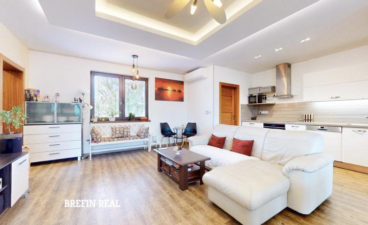 5-izbový bungalov s tromi kúpeľňami a pozemkom 769 m² - fotografia 12