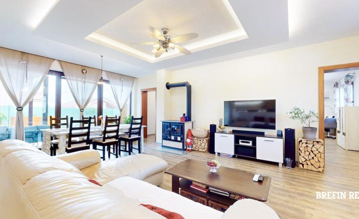 5-izbový bungalov s tromi kúpeľňami a pozemkom 769 m² - fotografia 15