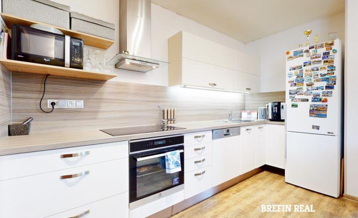 5-izbový bungalov s tromi kúpeľňami a pozemkom 769 m² - fotografia 16