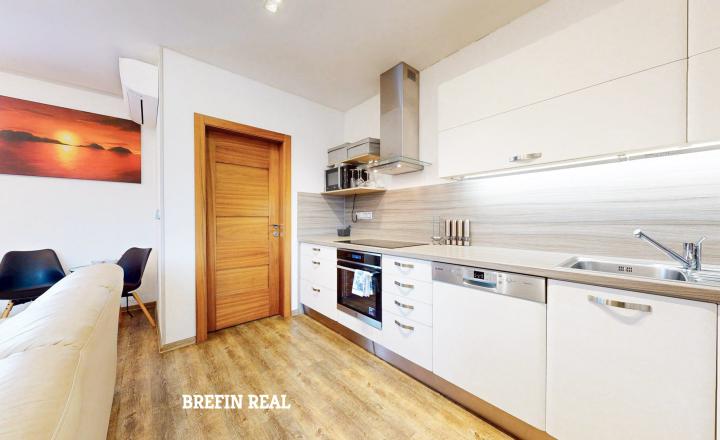 5-izbový bungalov s tromi kúpeľňami a pozemkom 769 m² - fotografia 17