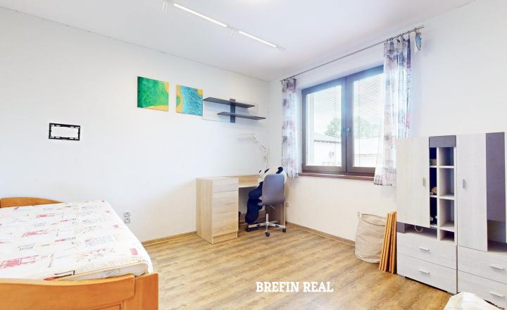 5-izbový bungalov s tromi kúpeľňami a pozemkom 769 m² - fotografia 19