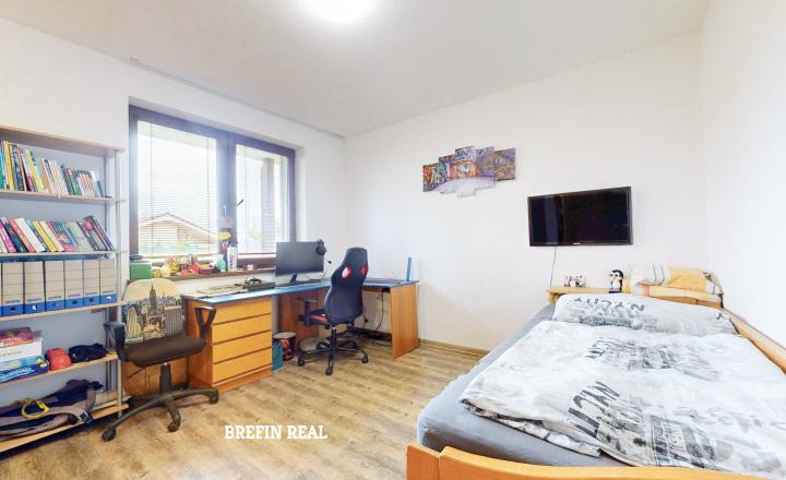 5-izbový bungalov s tromi kúpeľňami a pozemkom 769 m² - fotografia 22