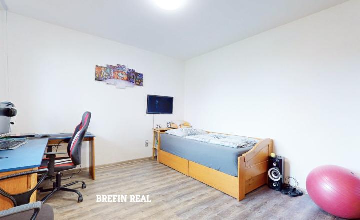 5-izbový bungalov s tromi kúpeľňami a pozemkom 769 m² - fotografia 23