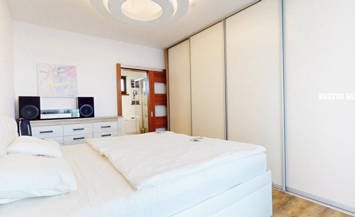5-izbový bungalov s tromi kúpeľňami a pozemkom 769 m² - fotografia 24