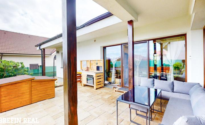 5-izbový bungalov s tromi kúpeľňami a pozemkom 769 m² - fotografia 8