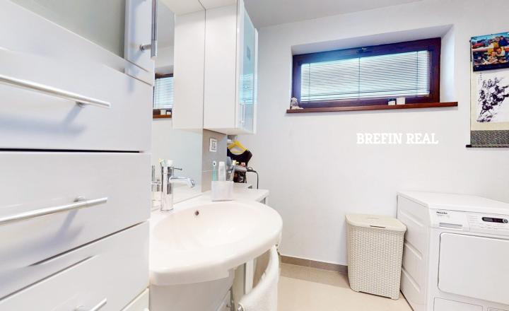 5-izbový bungalov s tromi kúpeľňami a pozemkom 769 m² - fotografia 27