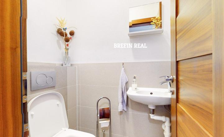 5-izbový bungalov s tromi kúpeľňami a pozemkom 769 m² - fotografia 29