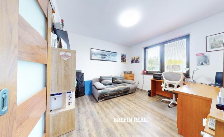 5-izbový bungalov s tromi kúpeľňami a pozemkom 769 m² - fotografia 31