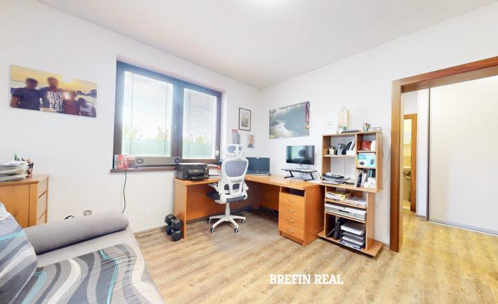5-izbový bungalov s tromi kúpeľňami a pozemkom 769 m² - fotografia 32