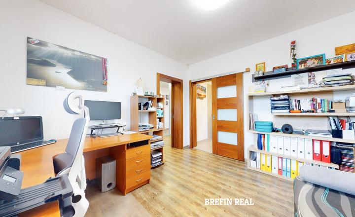5-izbový bungalov s tromi kúpeľňami a pozemkom 769 m² - fotografia 33