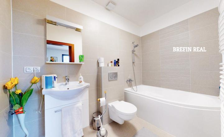 5-izbový bungalov s tromi kúpeľňami a pozemkom 769 m² - fotografia 34
