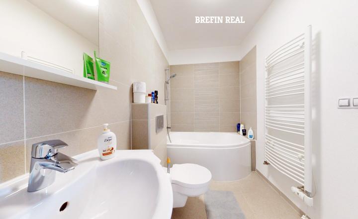 5-izbový bungalov s tromi kúpeľňami a pozemkom 769 m² - fotografia 35