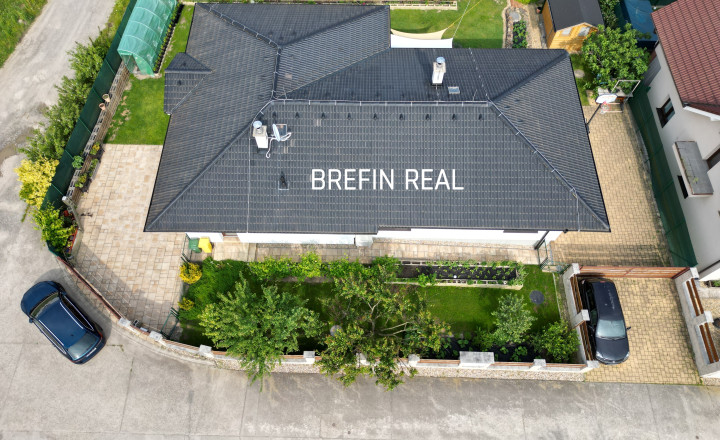 5-izbový bungalov s tromi kúpeľňami a pozemkom 769 m² - fotografia 3
