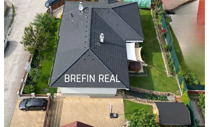 5-izbový bungalov s tromi kúpeľňami a pozemkom 769 m² - fotografia 2