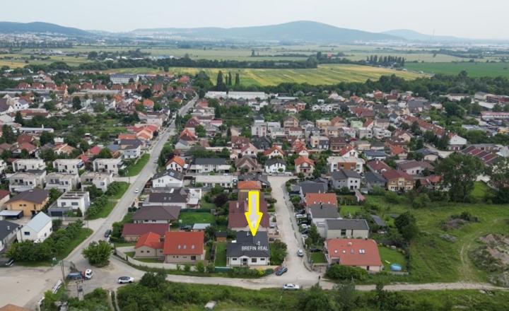5-izbový bungalov s tromi kúpeľňami a pozemkom 769 m² - fotografia 37
