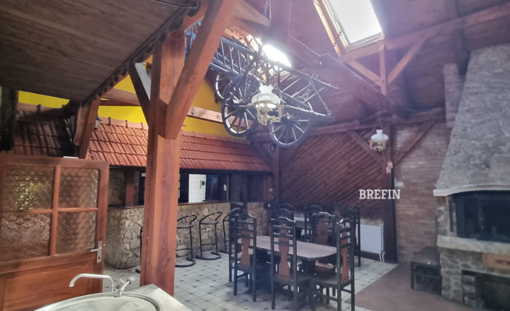 Multifunkčný RD-bývanie+prenájom-obchod-služby-penzión - fotografia 10