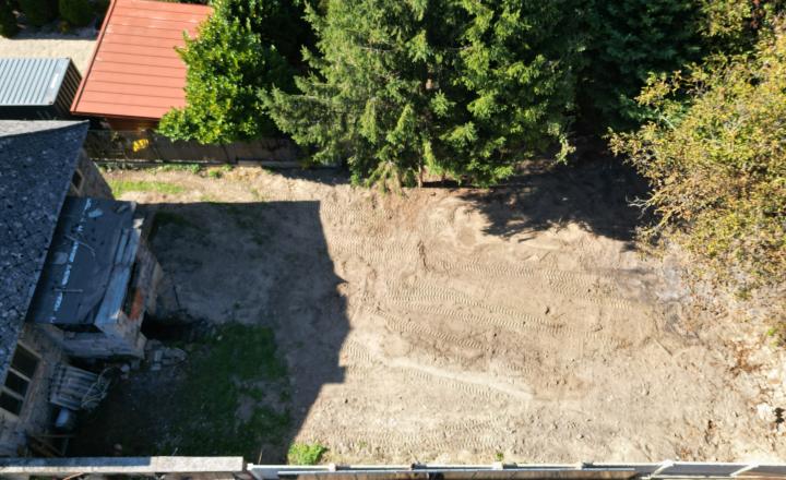 DOM s veľkým pozemkom -1020 m2 - fotografia 5