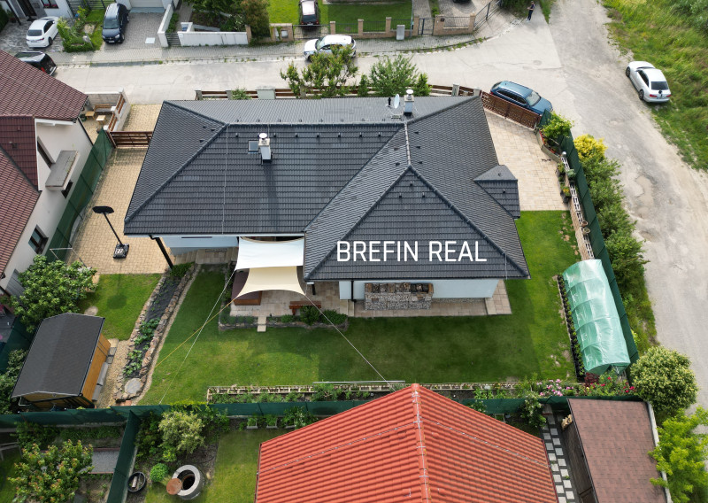 5-izbový bungalov s tromi kúpeľňami a pozemkom 769 m²